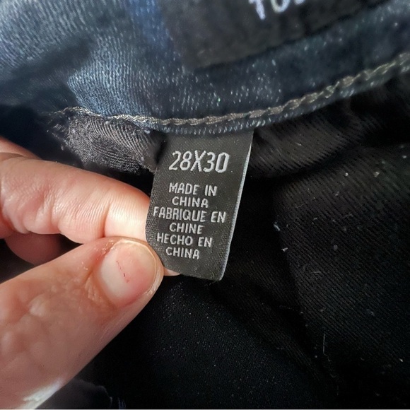 Kenneth Cole Slim Fit Straight Leg Dark Wash Black Mens Jeans 
Size:28X30 - Picture 4 of 10